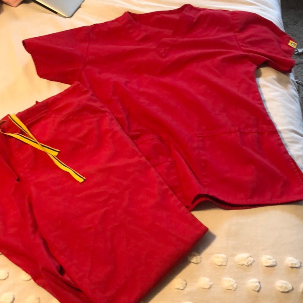 Scrub set